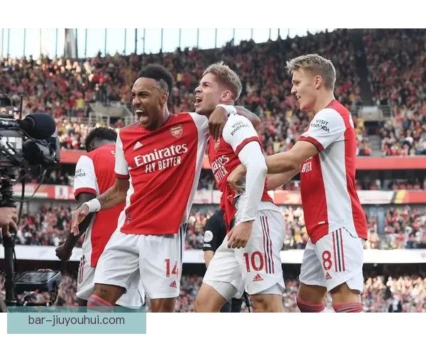 阿森纳遗憾屈居英超亚军 握手曼城难掩失望心情